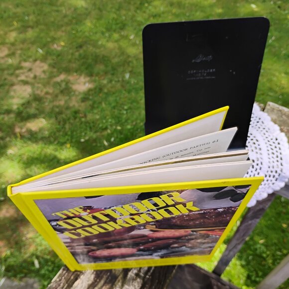 cookbook The Outdoor Cookbook by Culinary Arts Institute hardcover dated 1982 - Picture 3 of 11